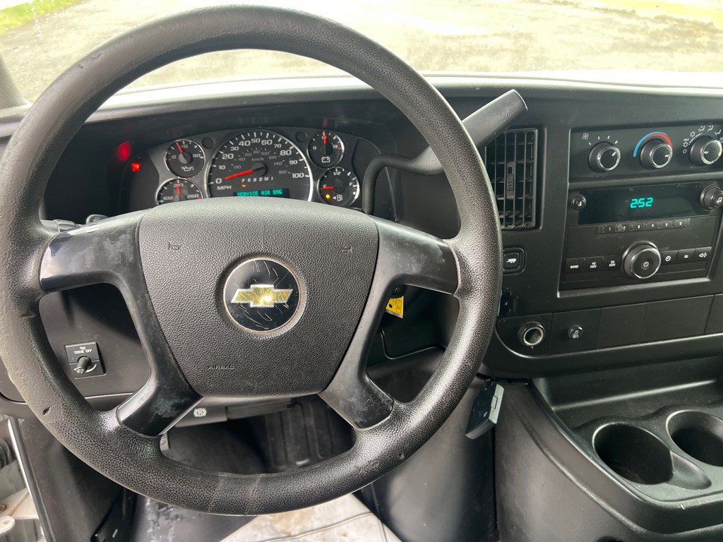 2013 Chevrolet Express Image 18