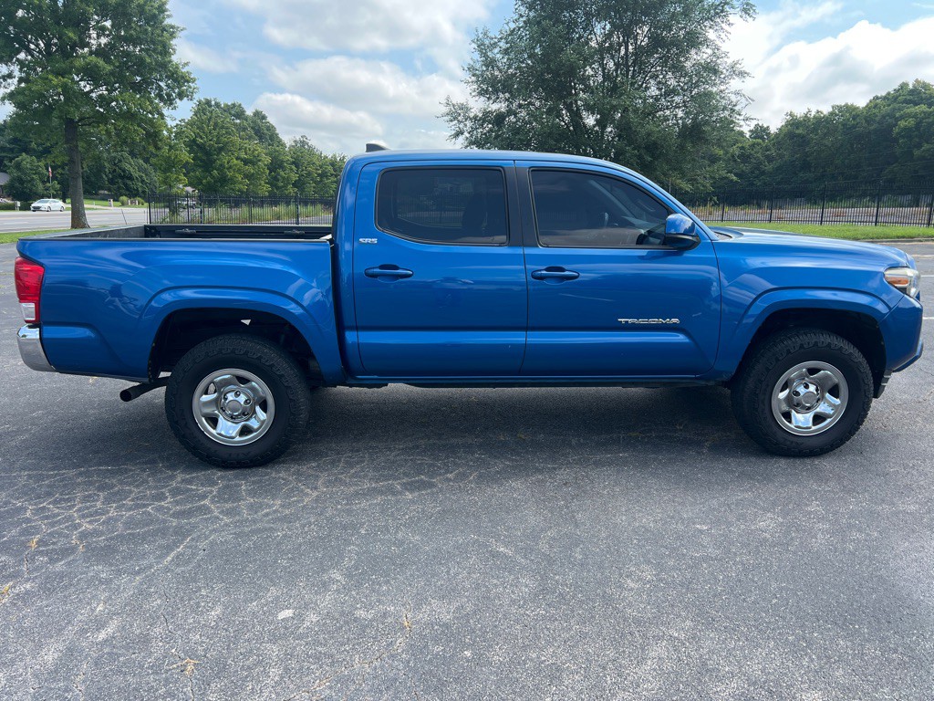2016 Toyota Tacoma Image 8