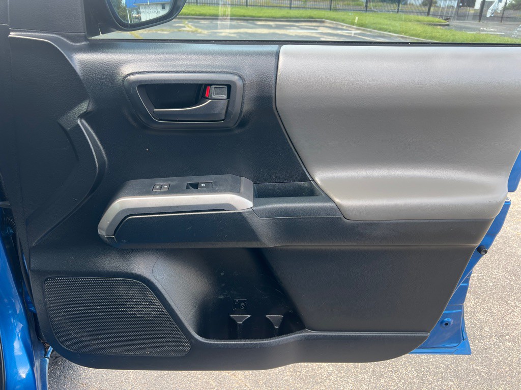 2016 Toyota Tacoma Image 10