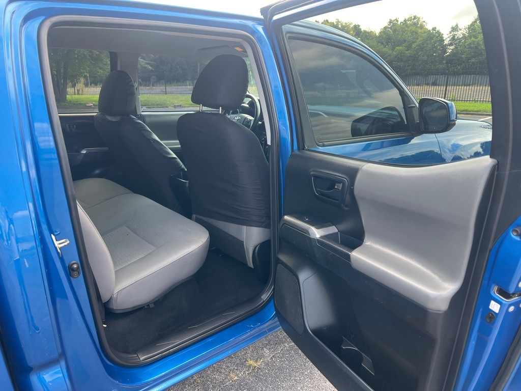 2016 Toyota Tacoma Image 11