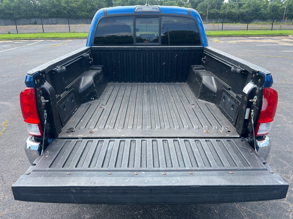 2016 Toyota Tacoma Image 13