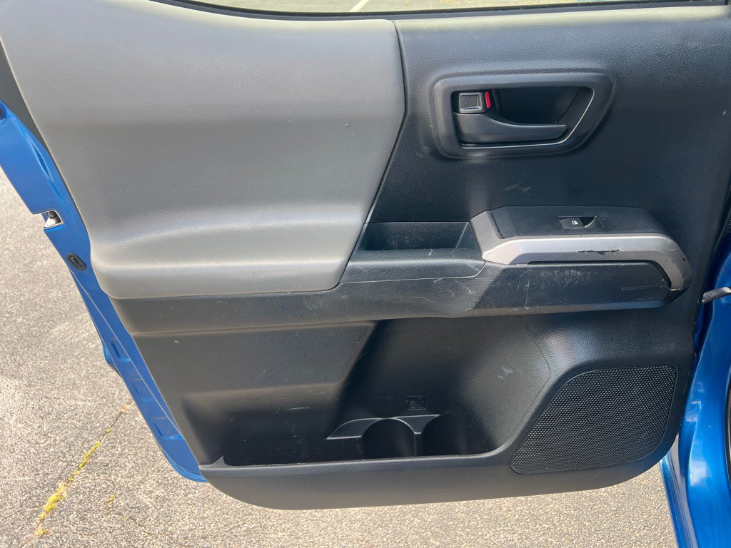 2016 Toyota Tacoma Image 15