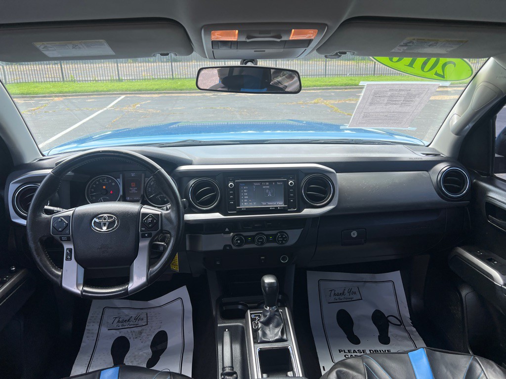 2016 Toyota Tacoma Image 18