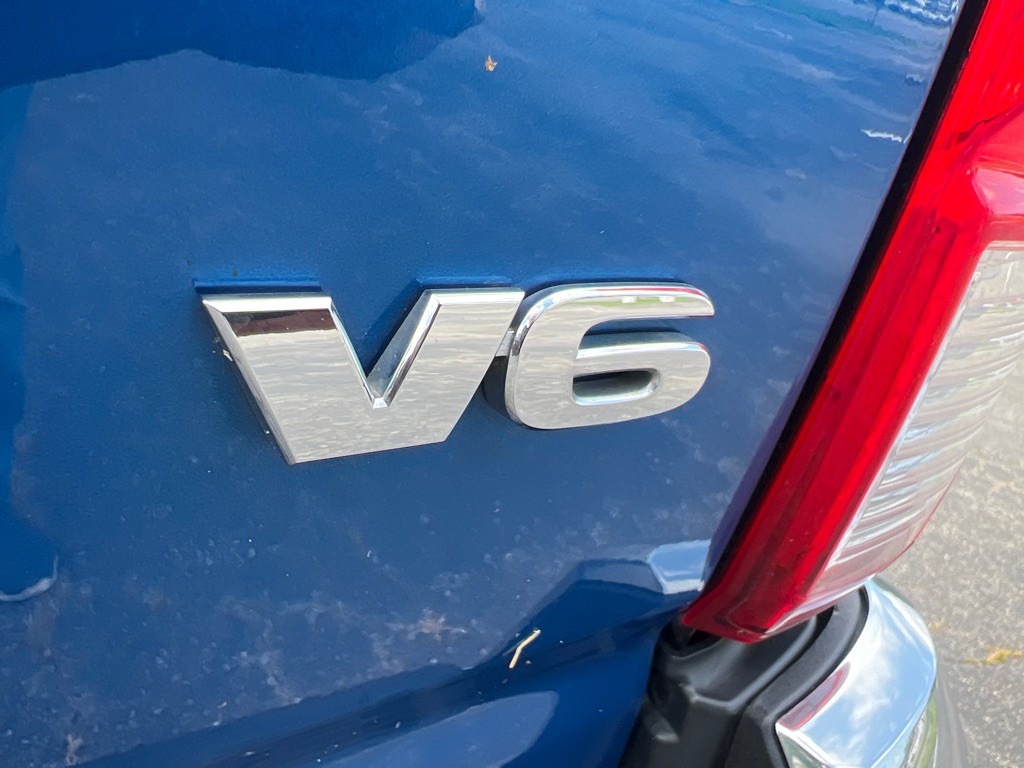 2016 Toyota Tacoma Image 24