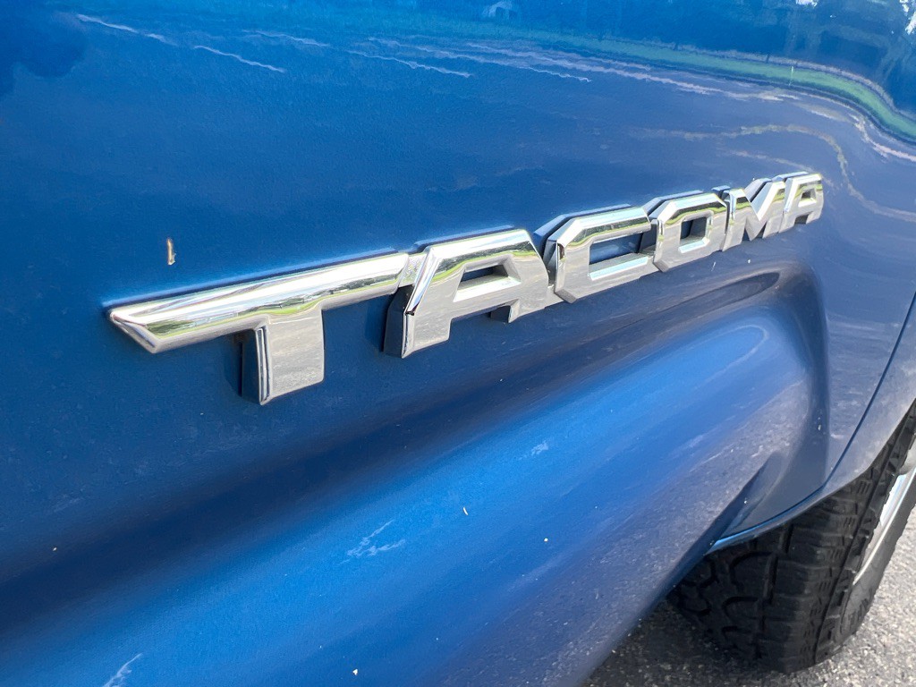 2016 Toyota Tacoma Image 25