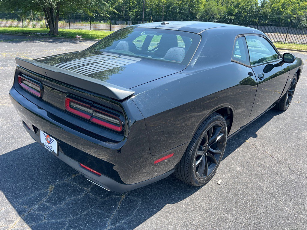 2016 Dodge Challenger Image 7