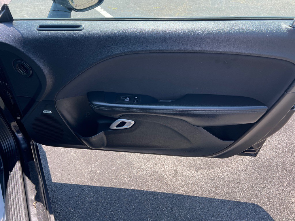 2016 Dodge Challenger Image 10