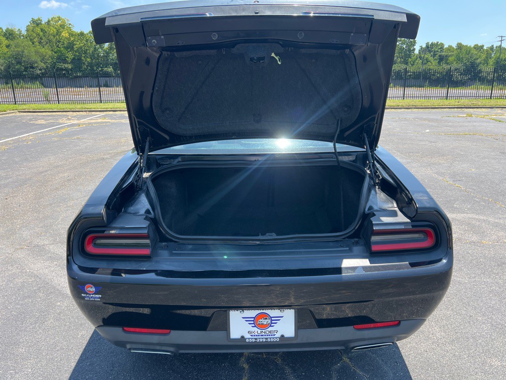 2016 Dodge Challenger Image 11