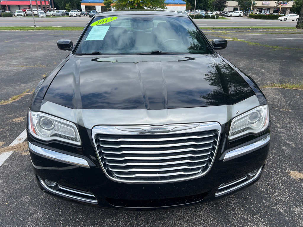 2014 Chrysler 300 Image 2