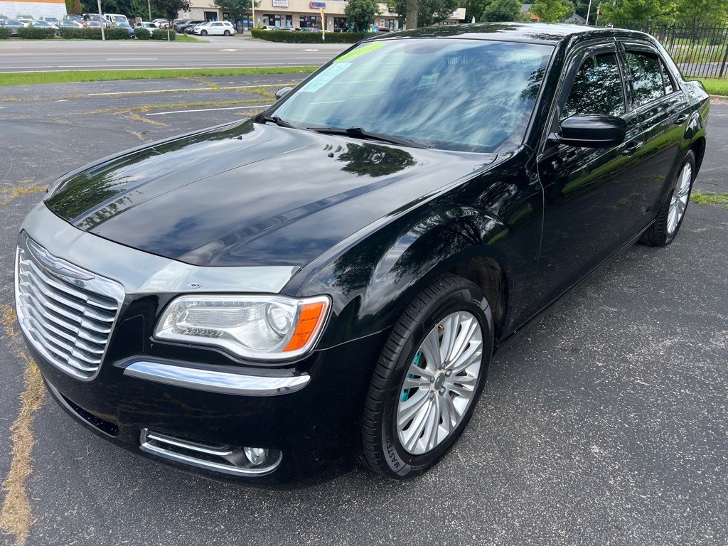 2014 Chrysler 300 Image 3