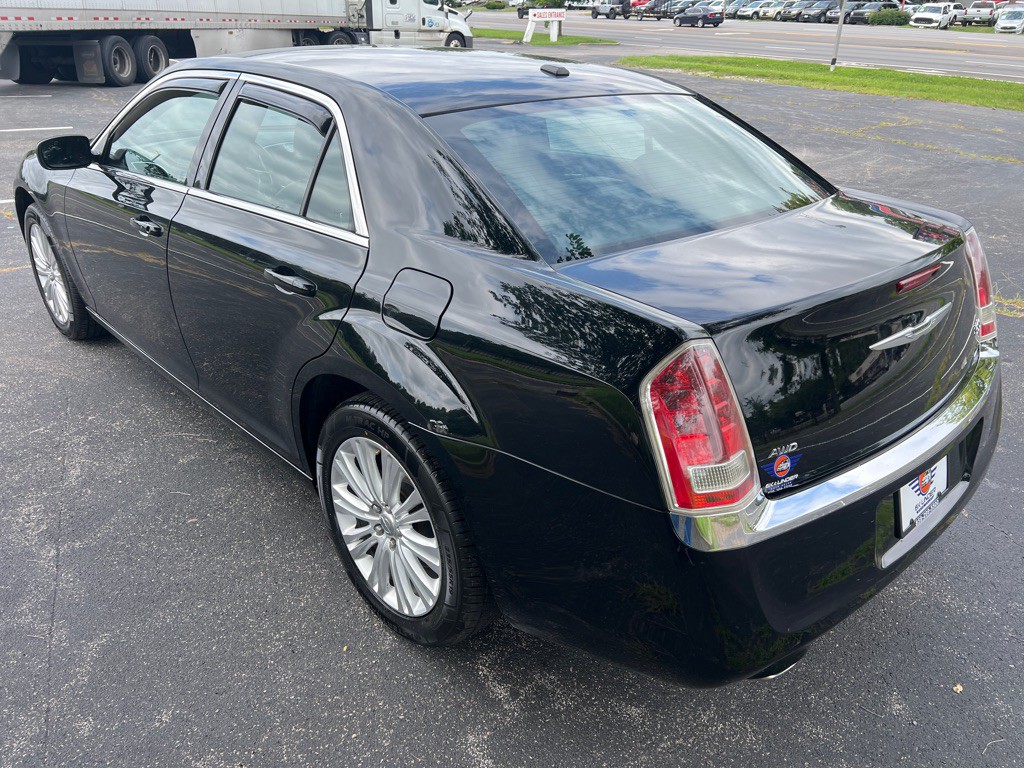 2014 Chrysler 300 Image 5