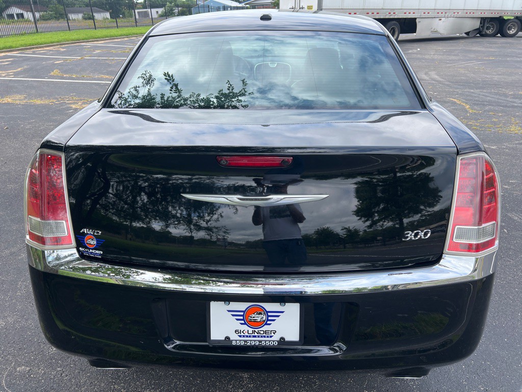 2014 Chrysler 300 Image 6