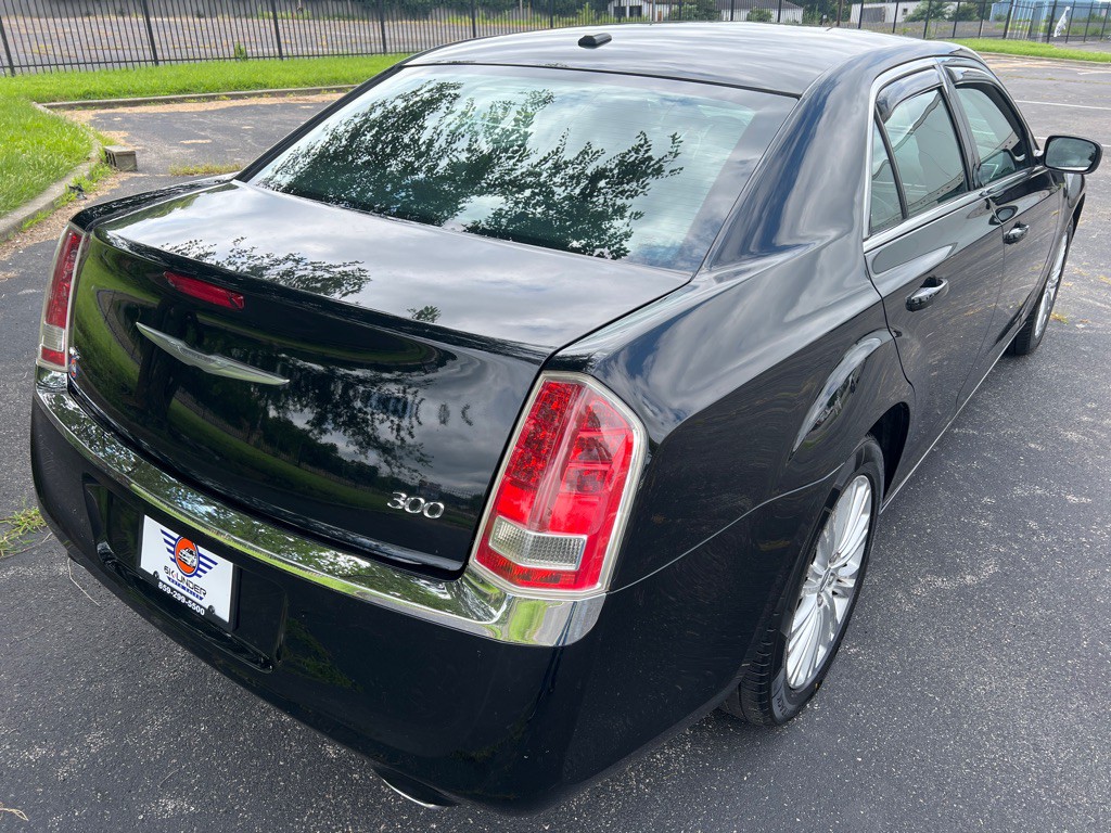 2014 Chrysler 300 Image 7
