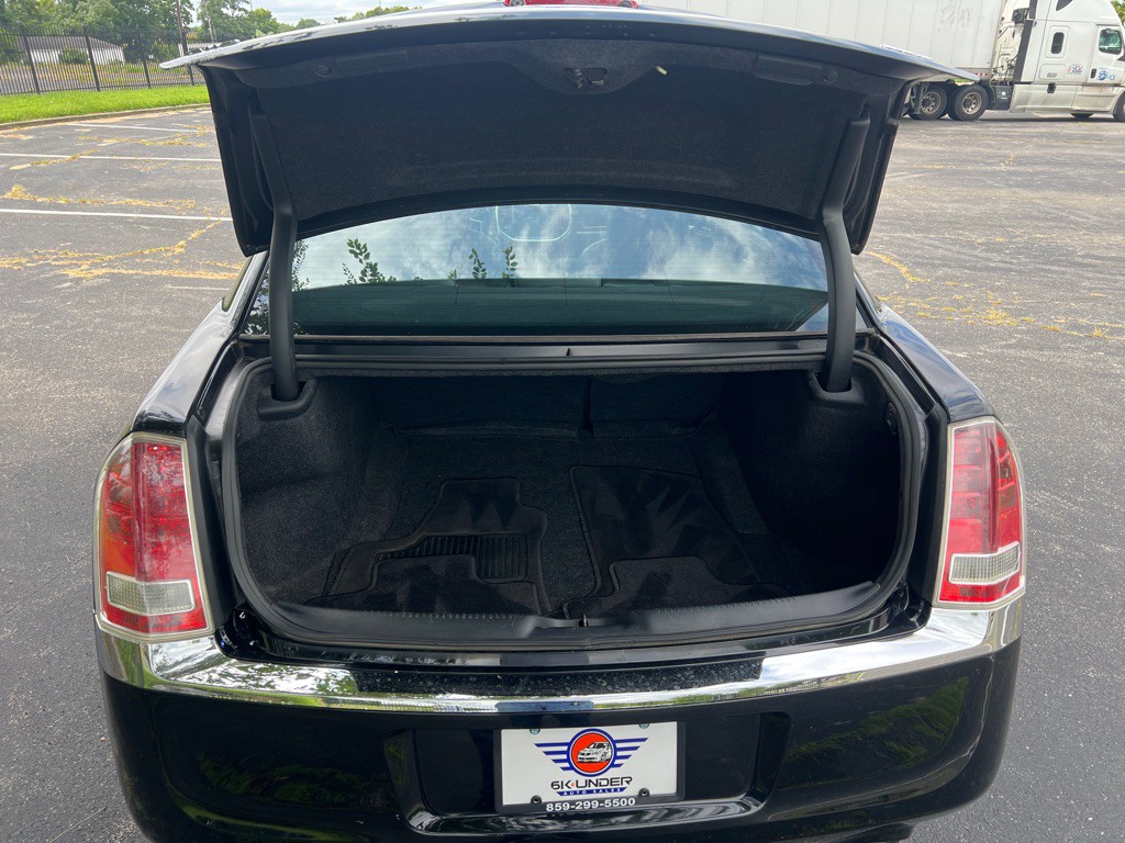 2014 Chrysler 300 Image 13