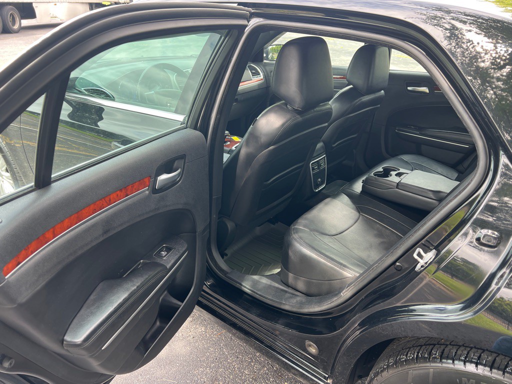 2014 Chrysler 300 Image 15