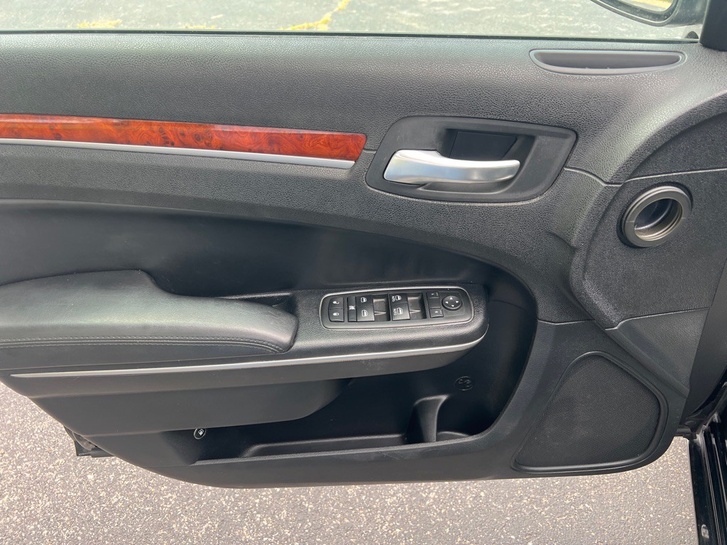 2014 Chrysler 300 Image 18