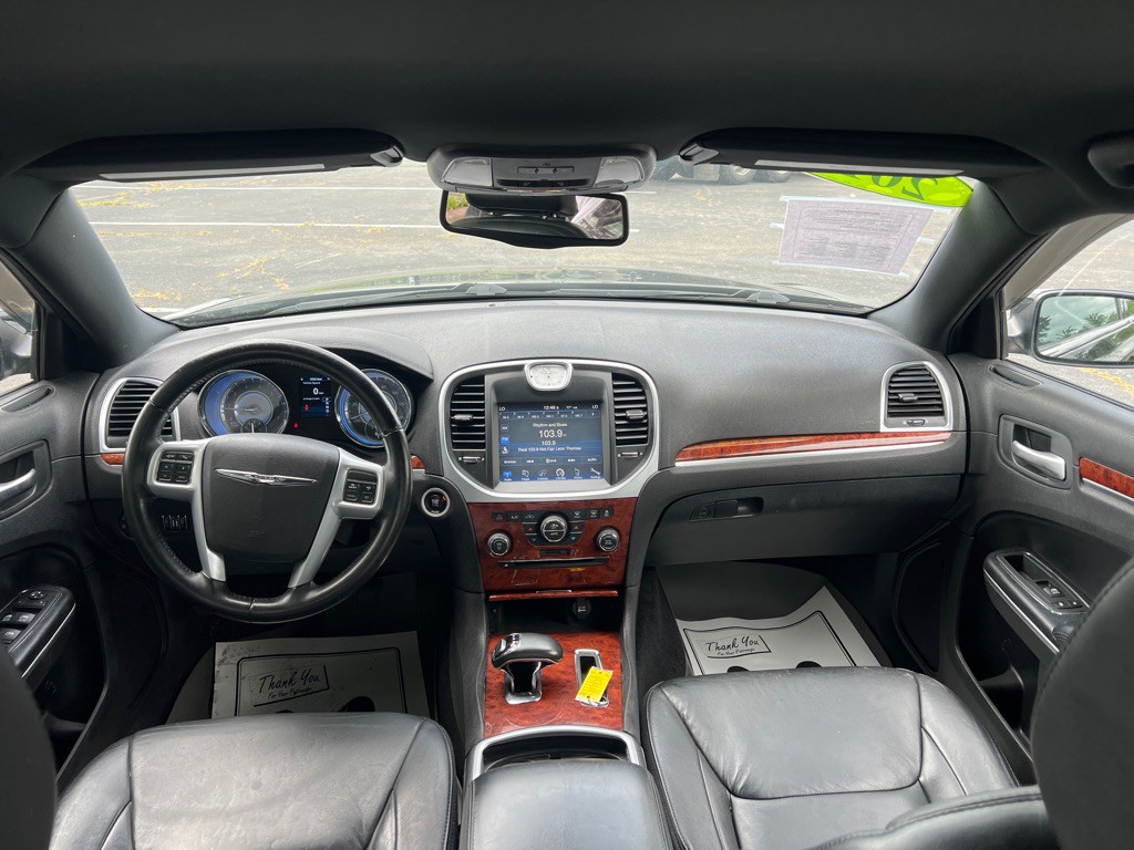 2014 Chrysler 300 Image 19