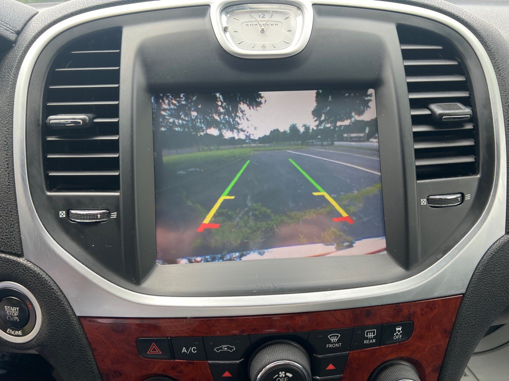 2014 Chrysler 300 Image 22