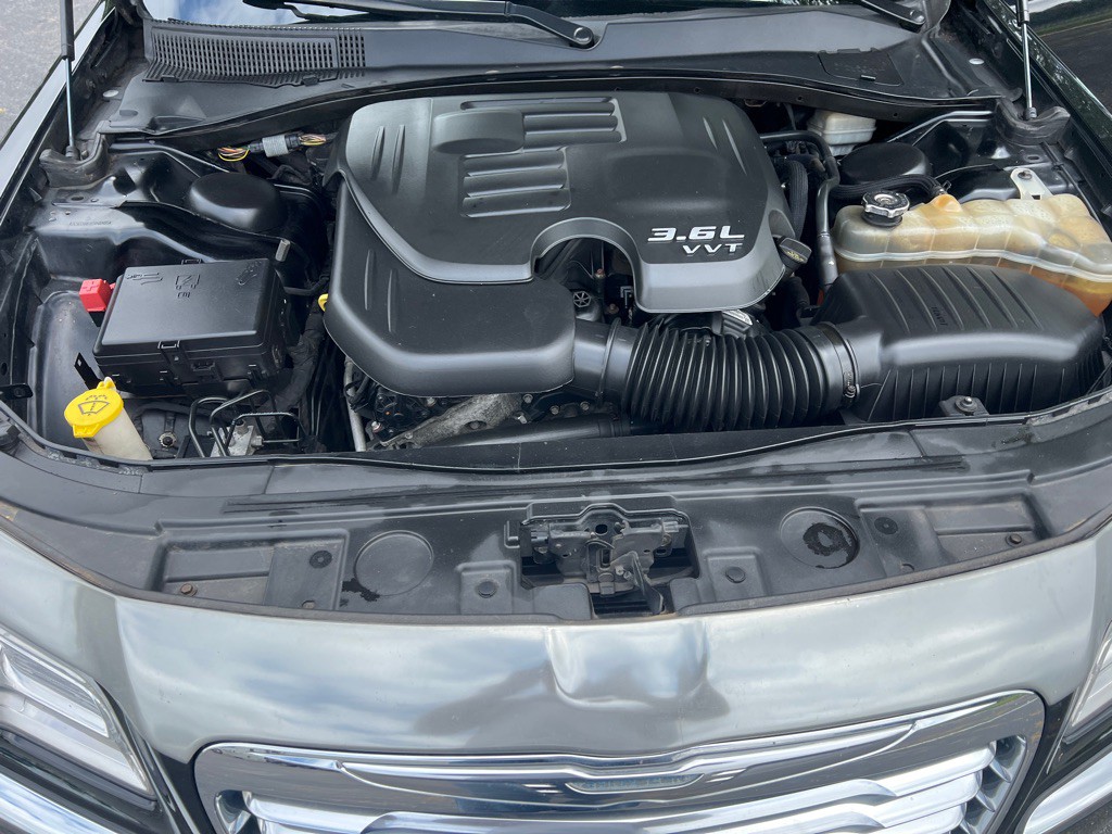 2014 Chrysler 300 Image 23