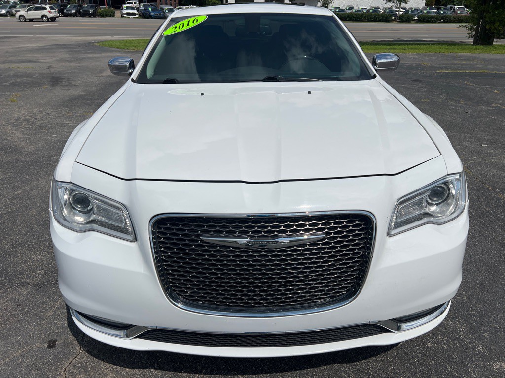 2016 Chrysler 300 Image 2