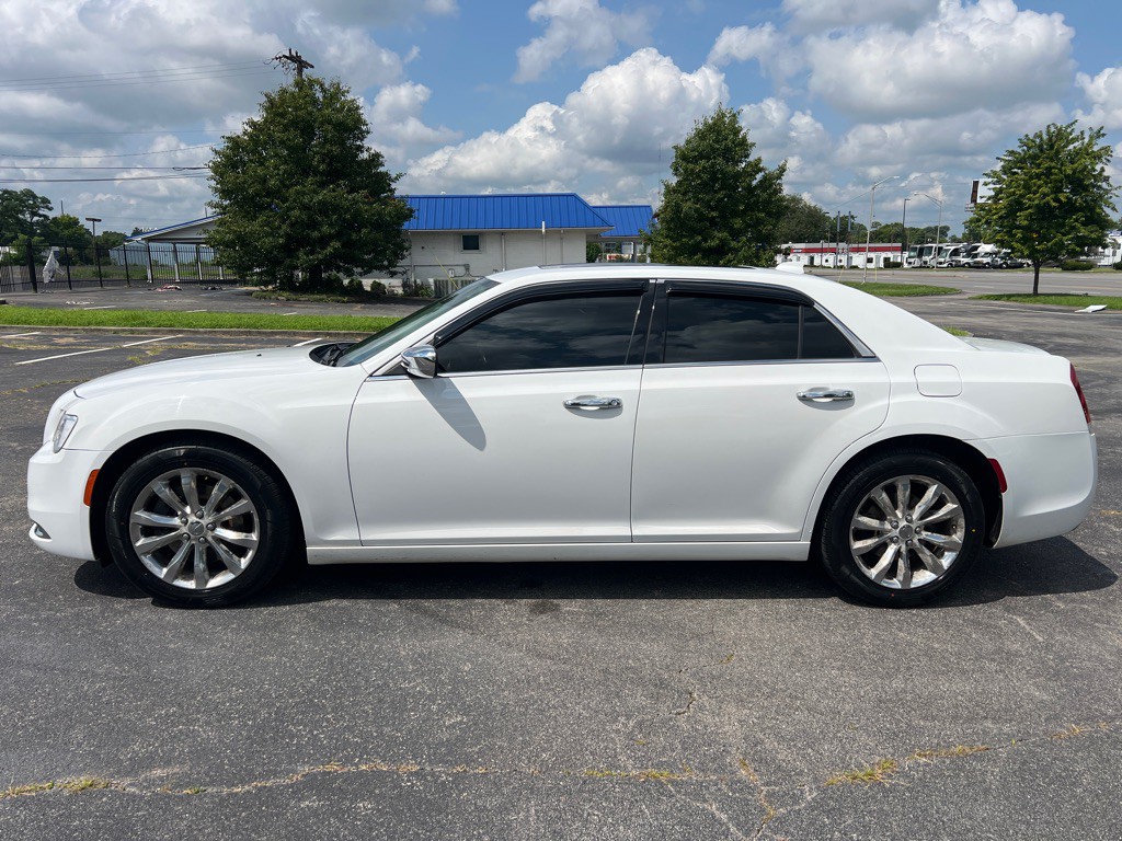 2016 Chrysler 300 Image 4