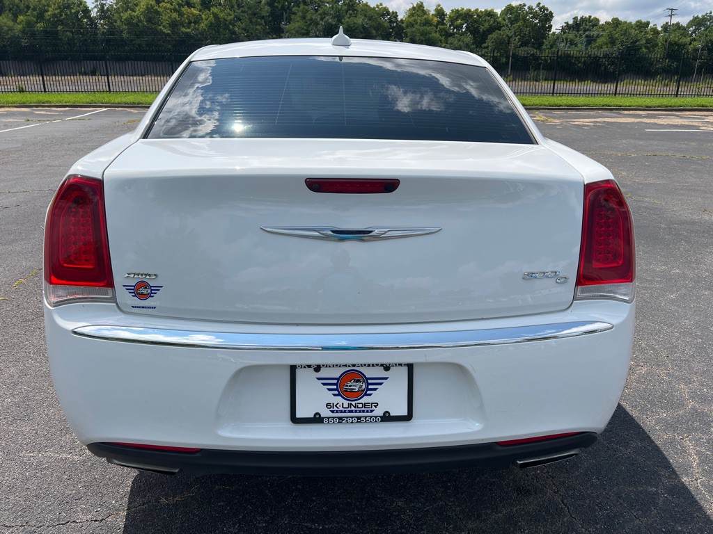 2016 Chrysler 300 Image 6