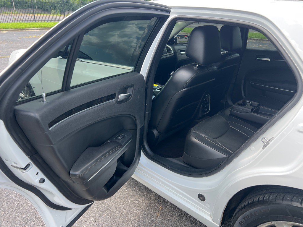 2016 Chrysler 300 Image 15