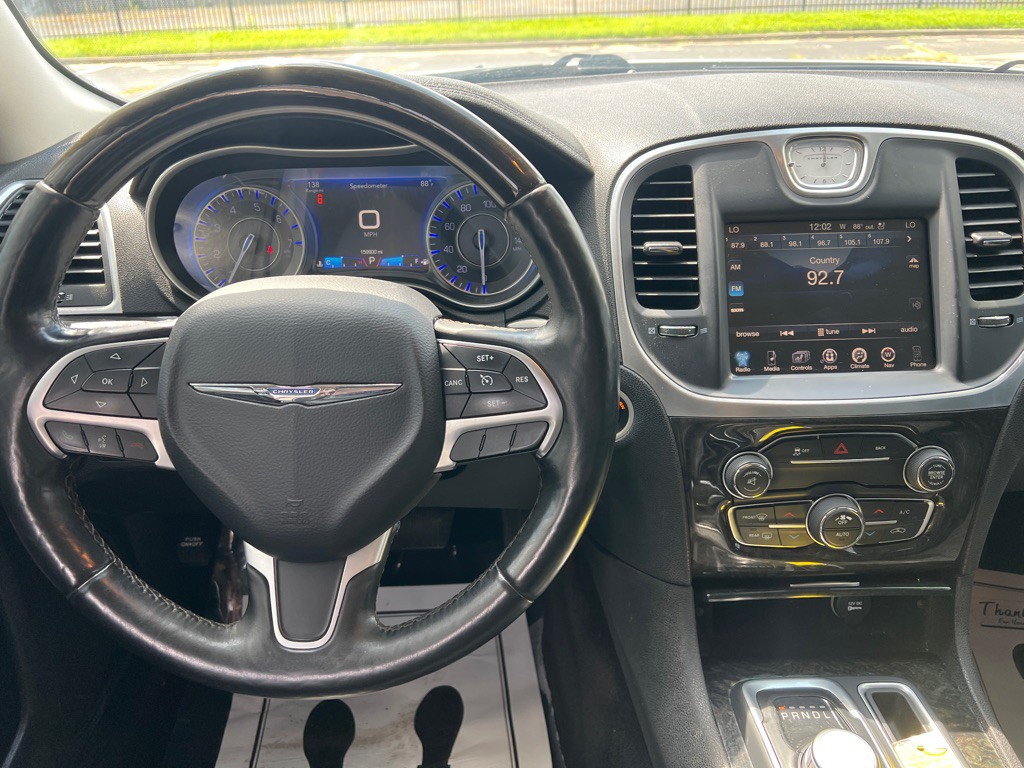2016 Chrysler 300 Image 20