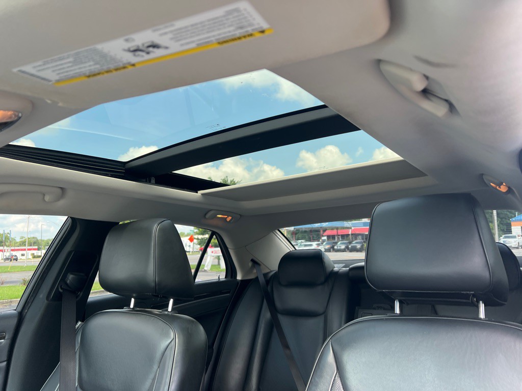 2016 Chrysler 300 Image 22