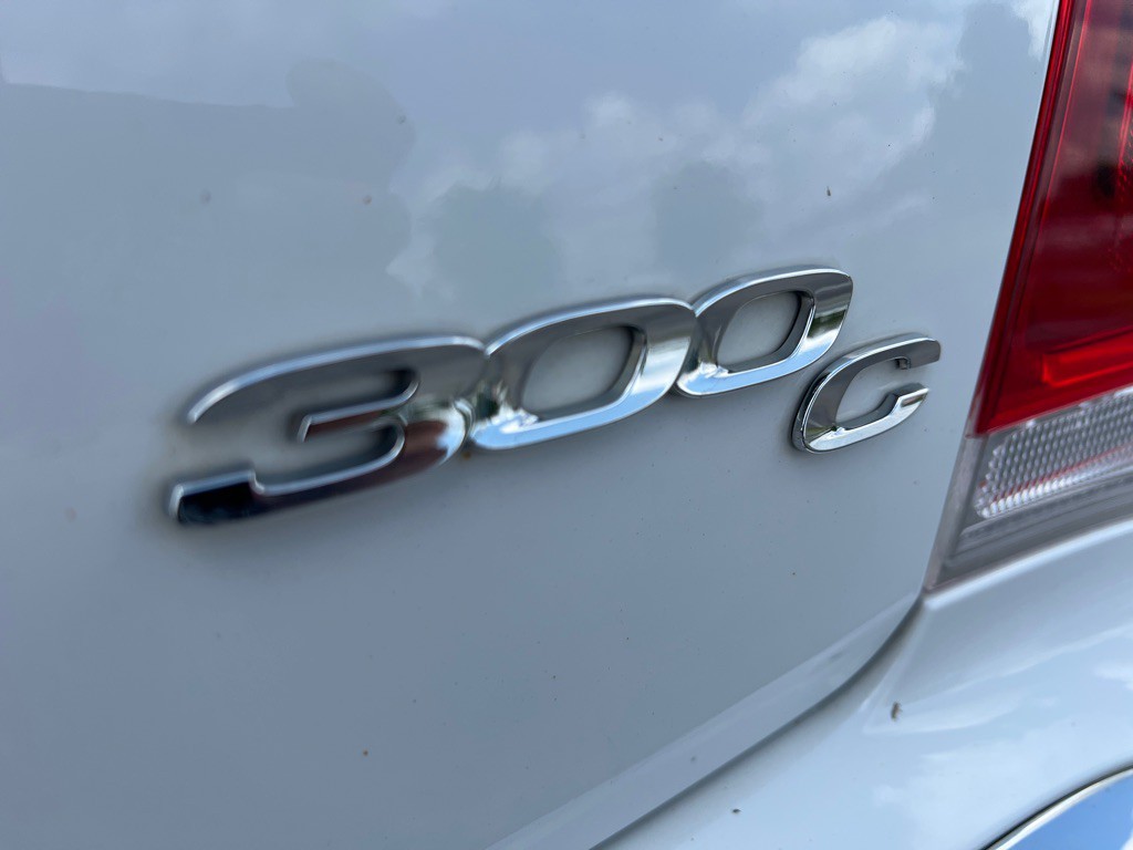 2016 Chrysler 300 Image 26