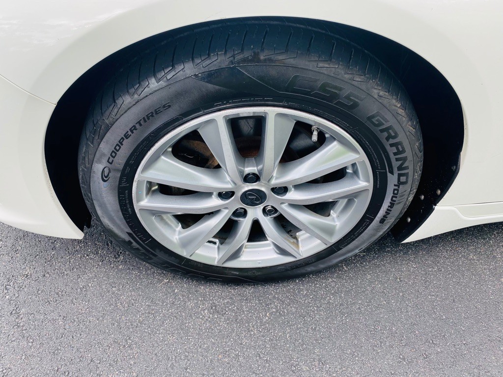 2014 INFINITI Q50 Image 9