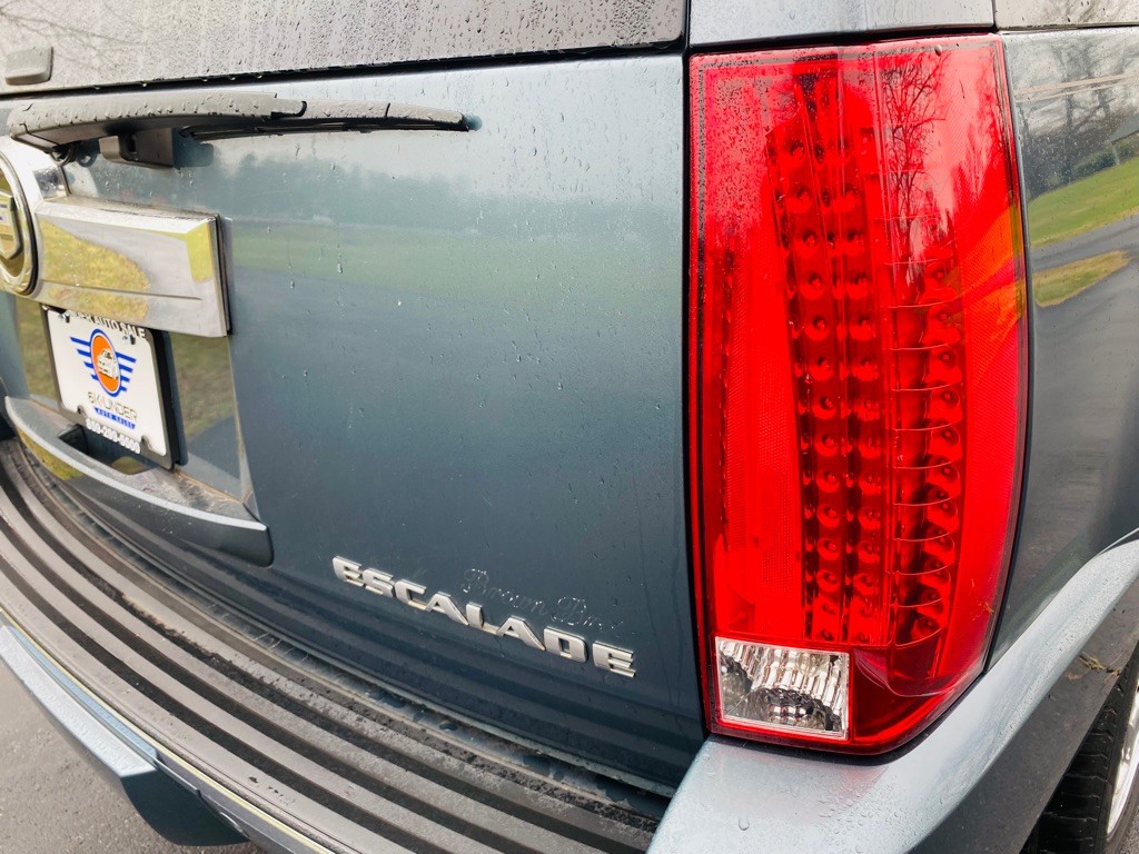 2009 Cadillac Escalade Image 8