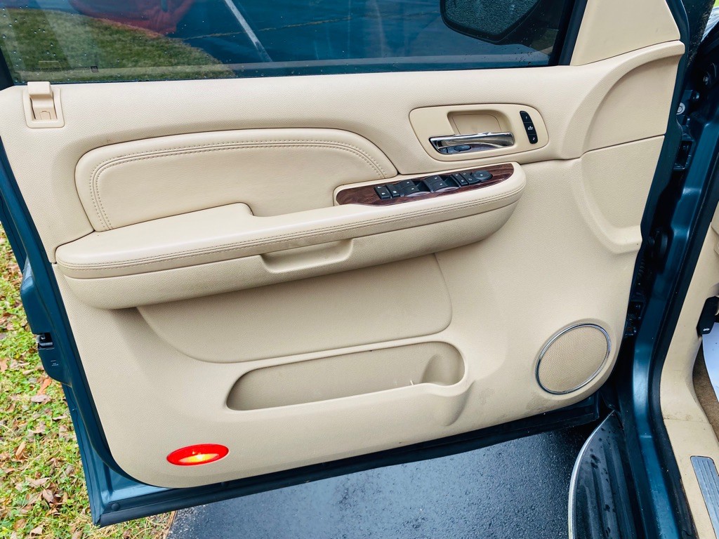 2009 Cadillac Escalade Image 10
