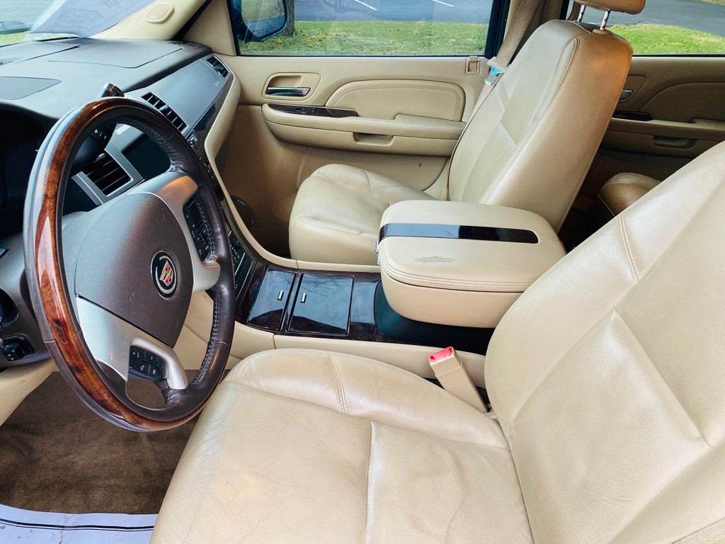 2009 Cadillac Escalade Image 14