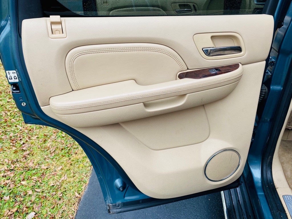 2009 Cadillac Escalade Image 15