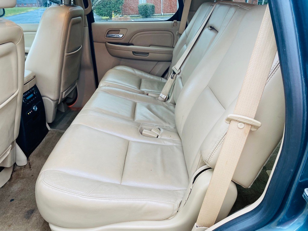 2009 Cadillac Escalade Image 17