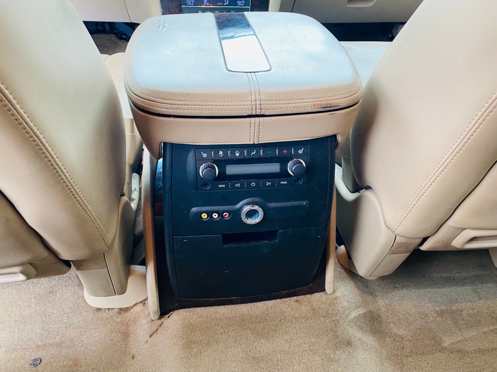 2009 Cadillac Escalade Image 18