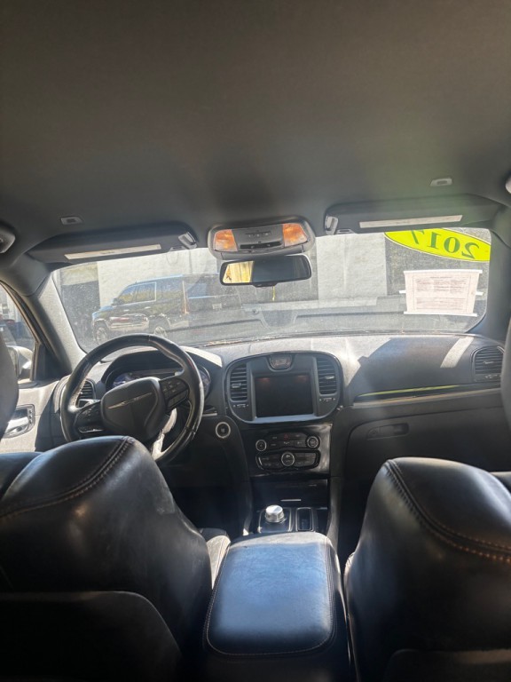 2017 Chrysler 300 Image 4