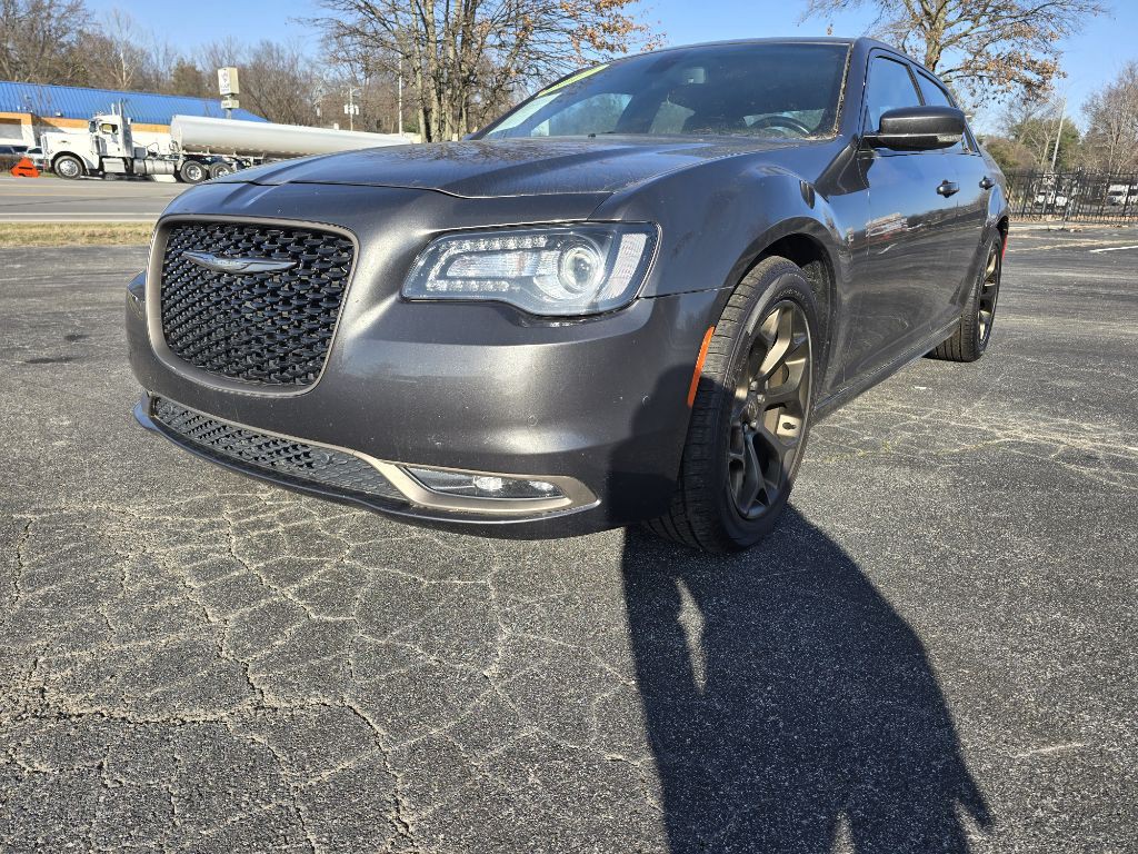 2017 Chrysler 300 Image 4