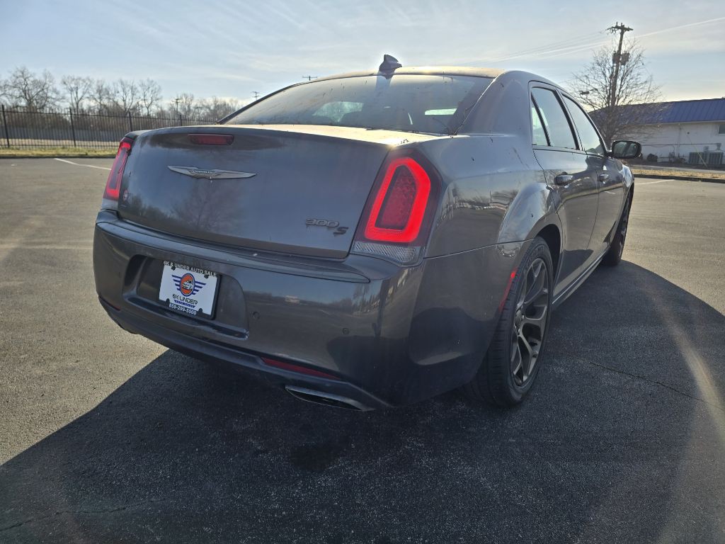 2017 Chrysler 300 Image 7