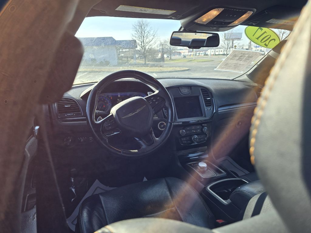 2017 Chrysler 300 Image 12