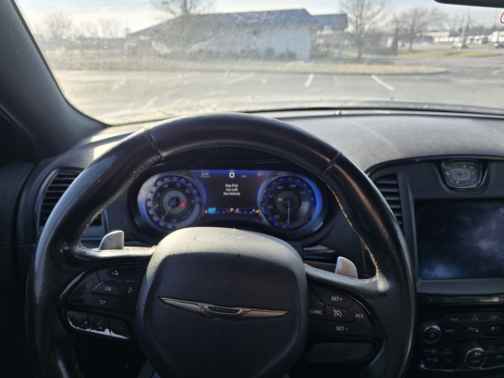 2017 Chrysler 300 Image 13