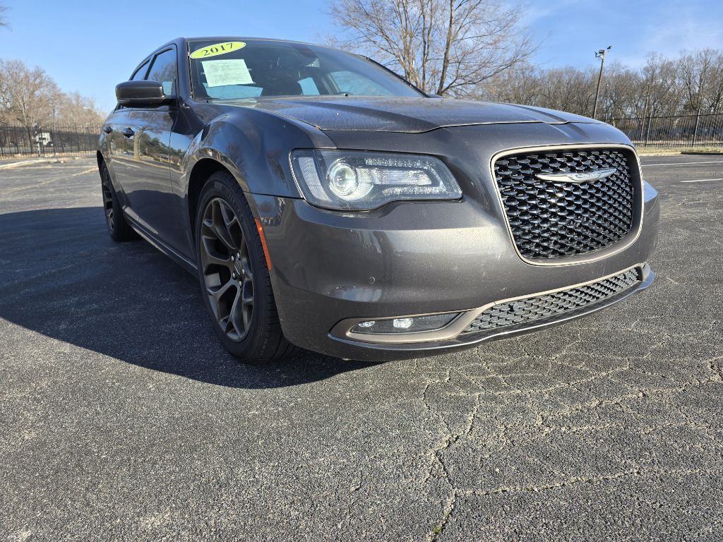 2017 Chrysler 300 Image 1