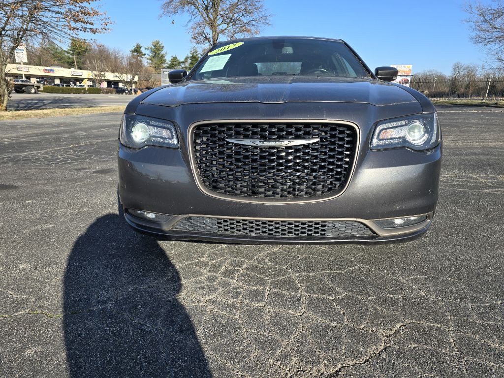 2017 Chrysler 300 Image 2