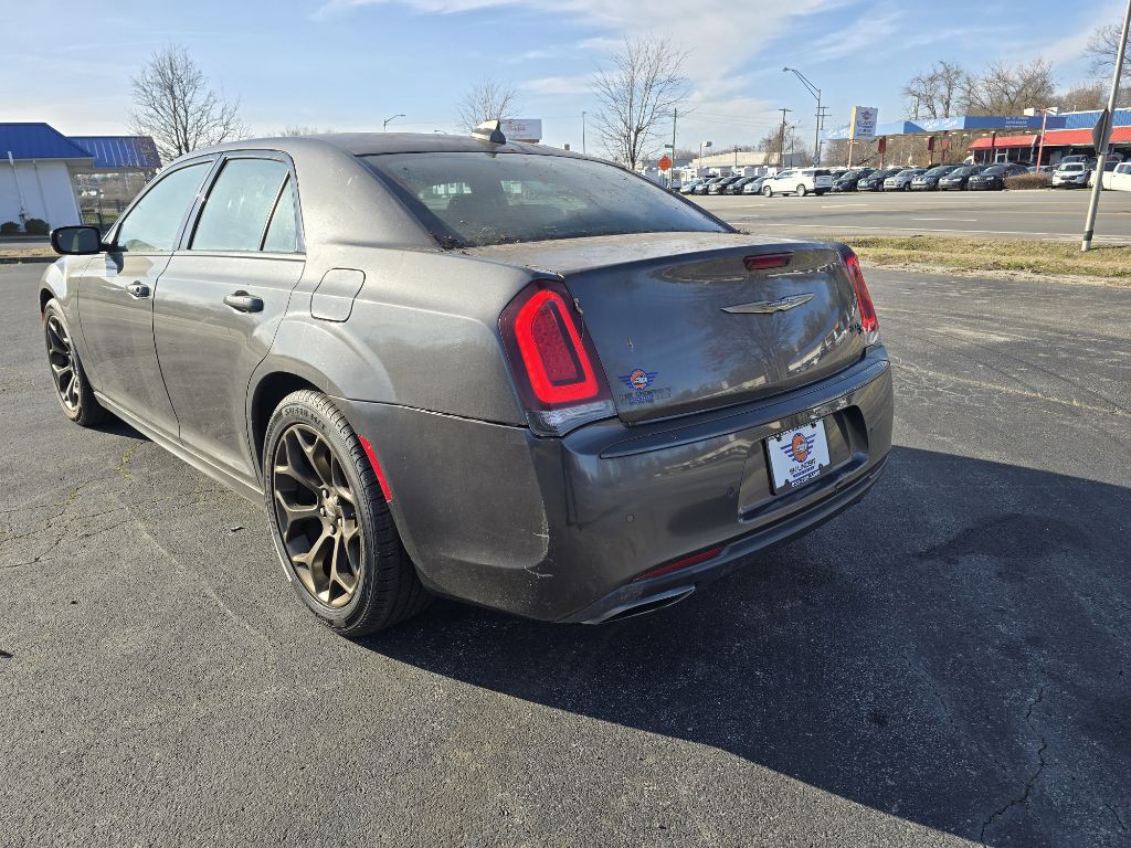 2017 Chrysler 300 Image 3
