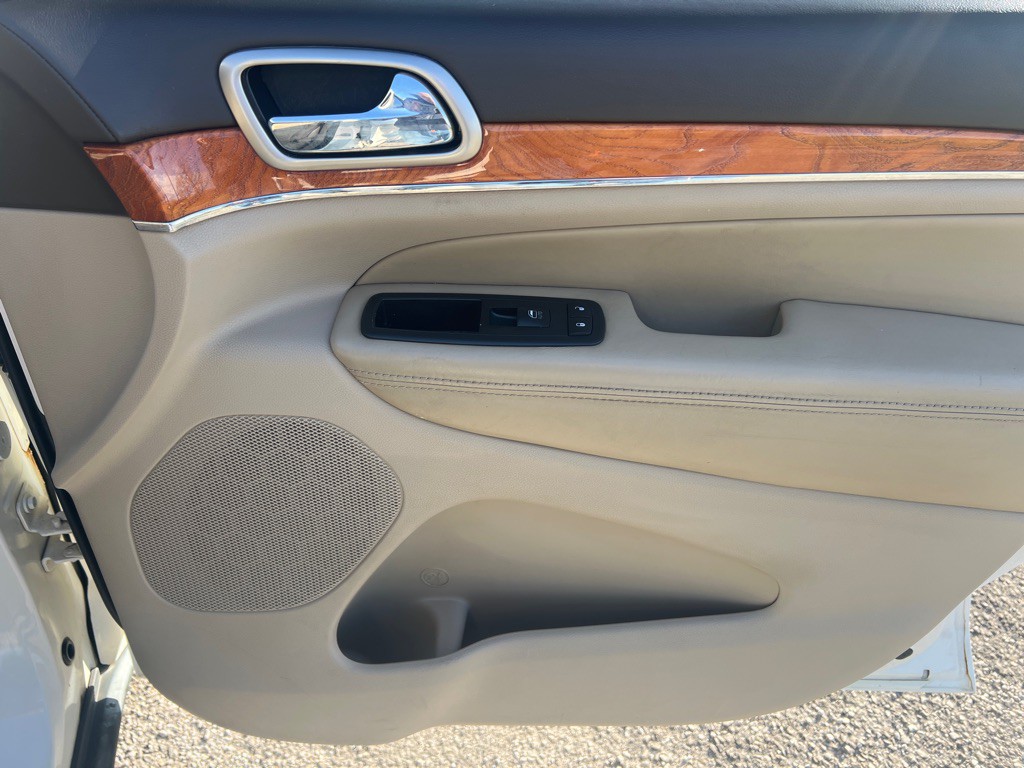 2012 Jeep Grand Cherokee Image 10