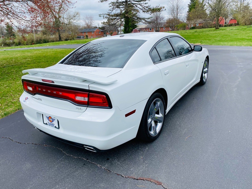 2011 Dodge Charger Image 4