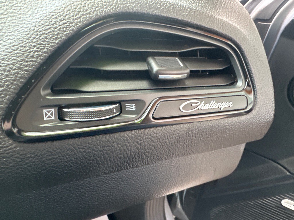 2022 Dodge Challenger Image 7