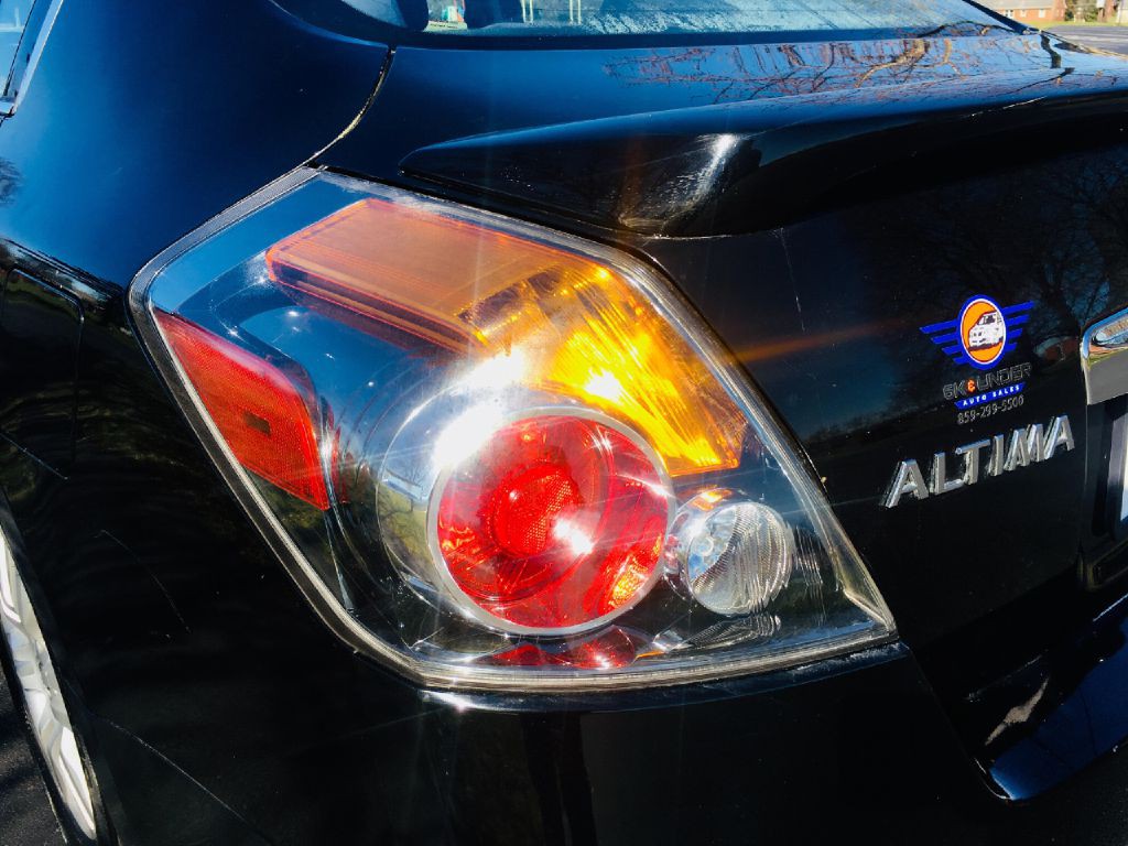 2011 Nissan Altima Image 9