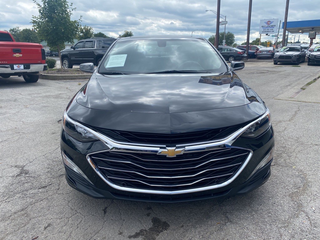 2021 Chevrolet Malibu Image 2